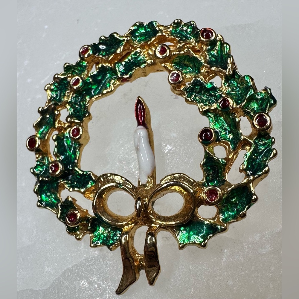 Christmas Brooch Enamel Wreath and Candle Gold Tone